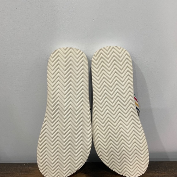 HSBC x Teva - sandals - women’s size 8! - Picture 3 of 4